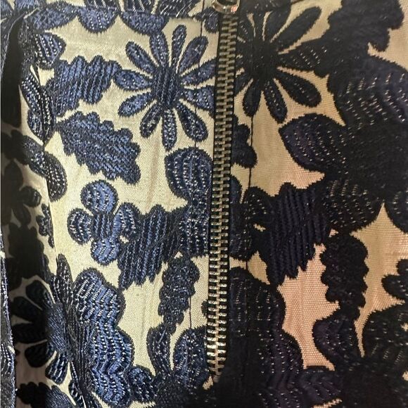 Liu Jo NWT floral skirt. Italian size 40. Blue and off white in color. size 4 - Picture 6 of 6